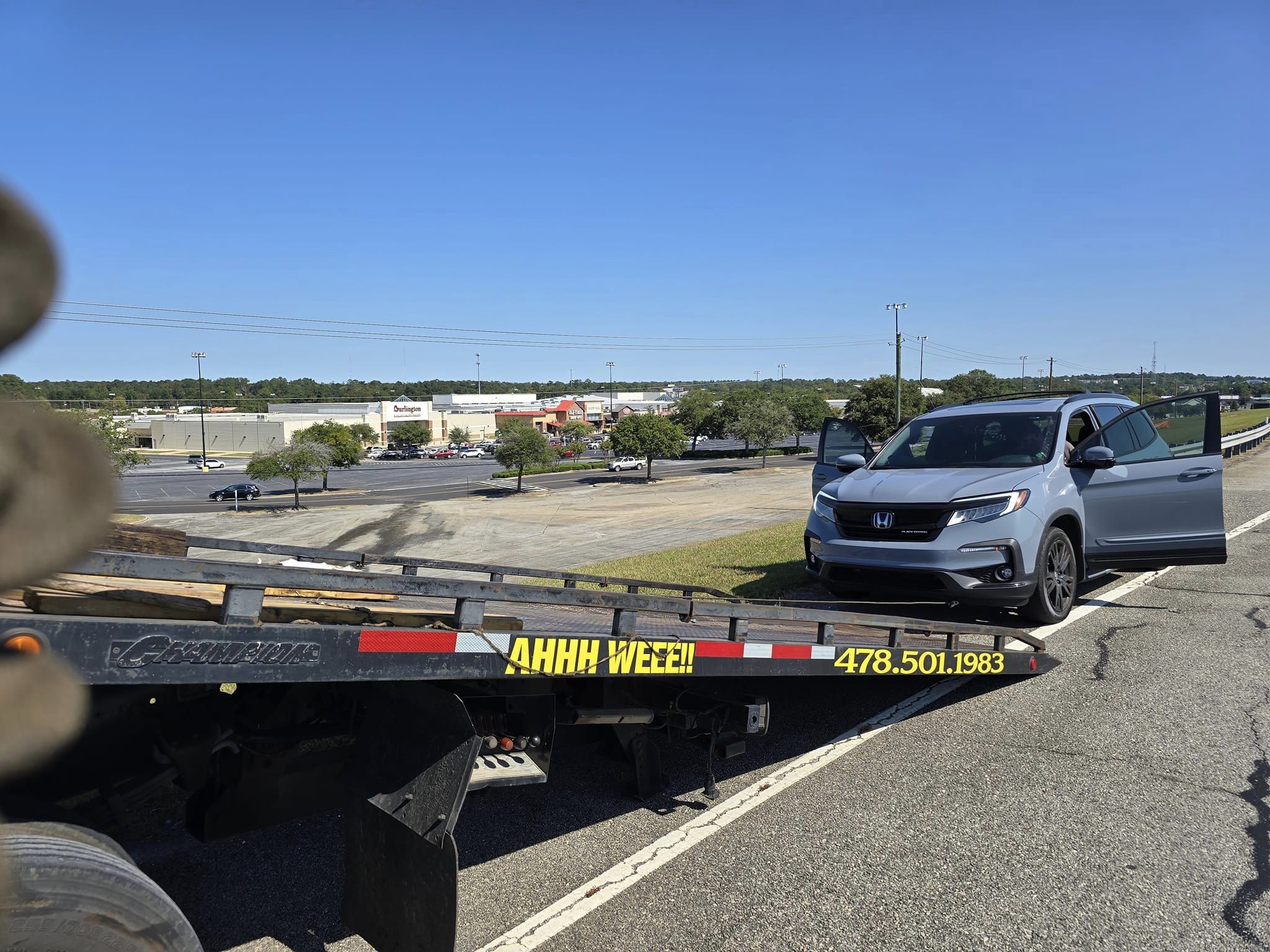 Lyder's Towing LLC Image